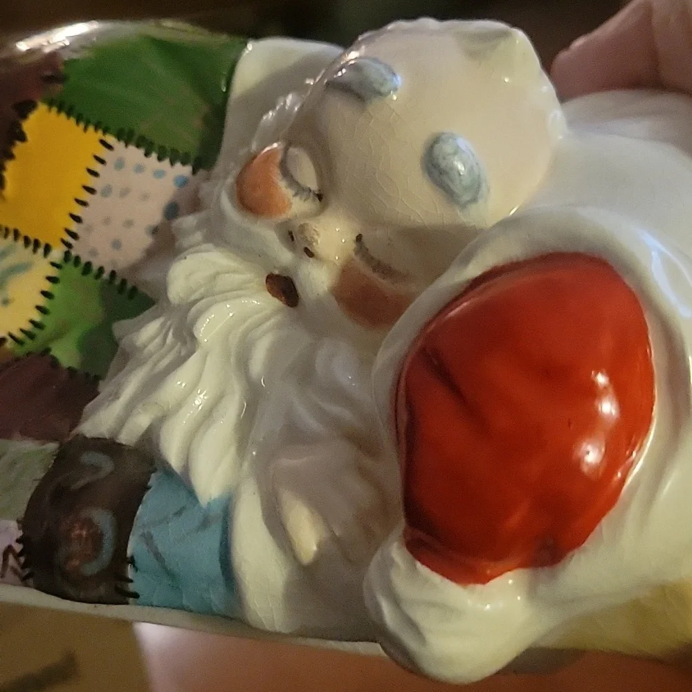 1970 VTG Ceramic Sleeping Santa‎ Detailed Hand-Painted Pachwork Quilt Whimsical